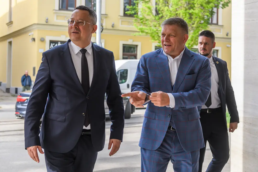 Na snímke predseda vlády Robert Fico (Smer-SD) a minister financií Ladislav Kamenický (Smer-SD).