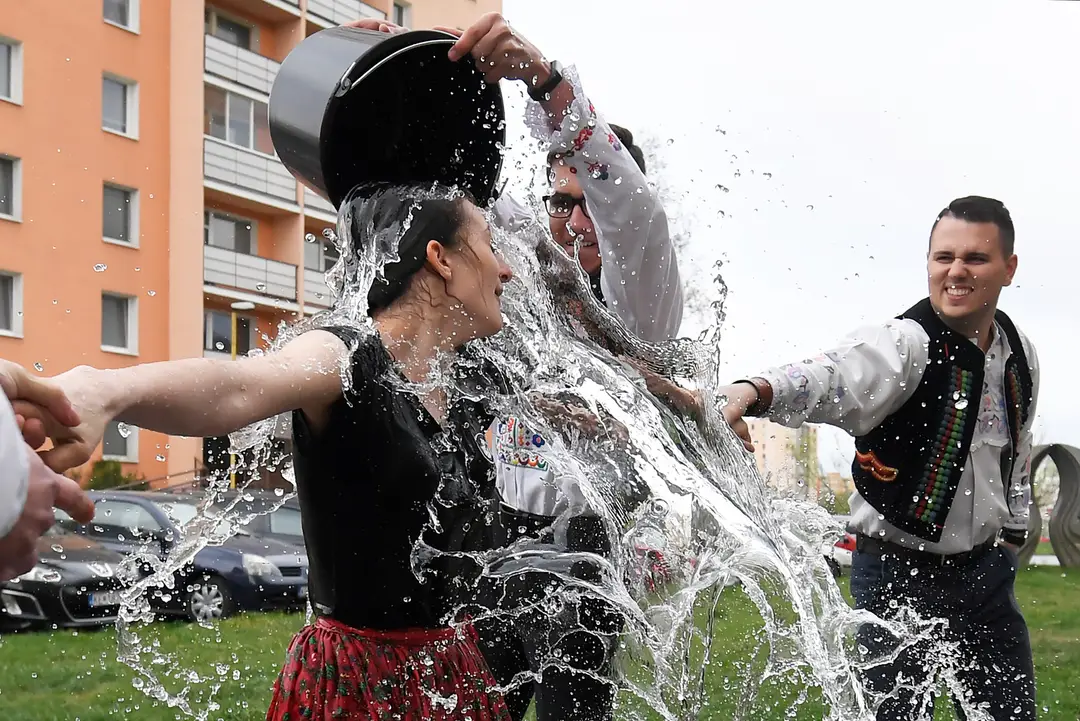 Veľkonočná oblievačka s folklórnym súborom Železiar v Košiciach.
