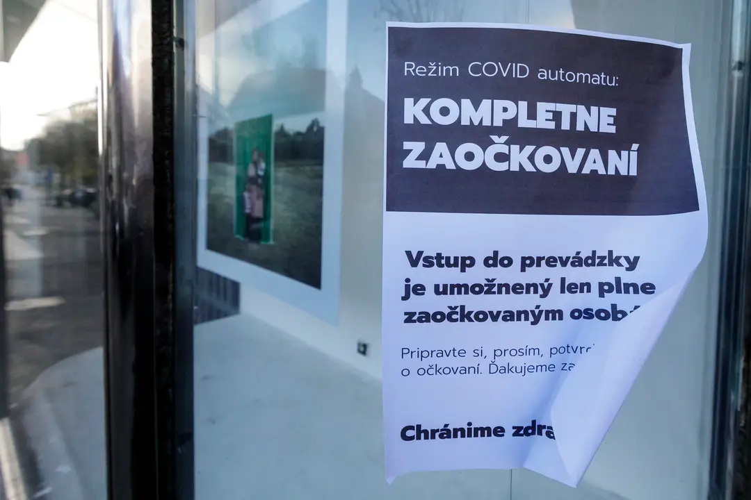 Nápis na výklade obchodného domu.