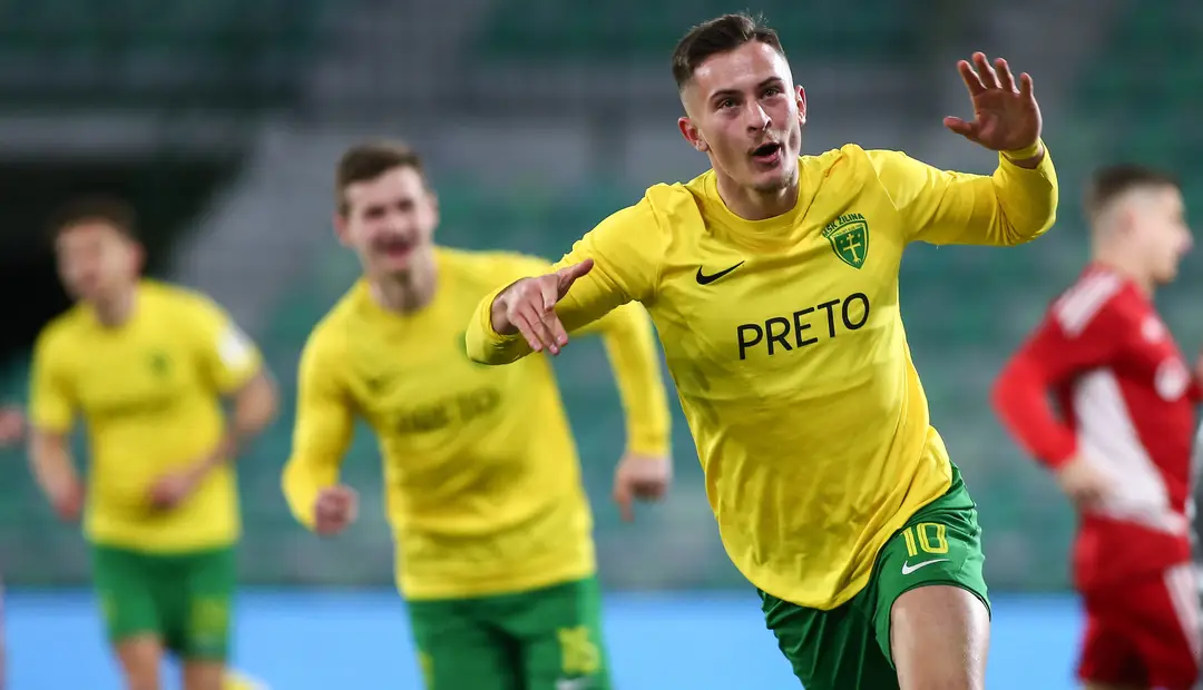 Na snímke futbalista Žiliny Adrián Kaprálik sa teší po strelení gólu.