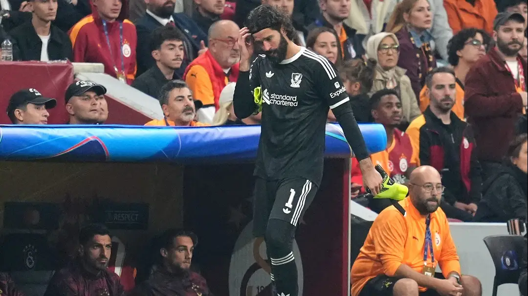 Brankár Liverpoolu Alisson Becker. (cropped)