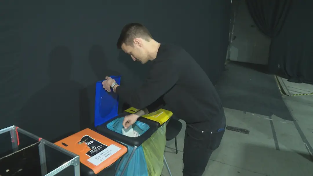 Vymenili jednorazové materiály, separujú odpad či dobíjajú baterky.