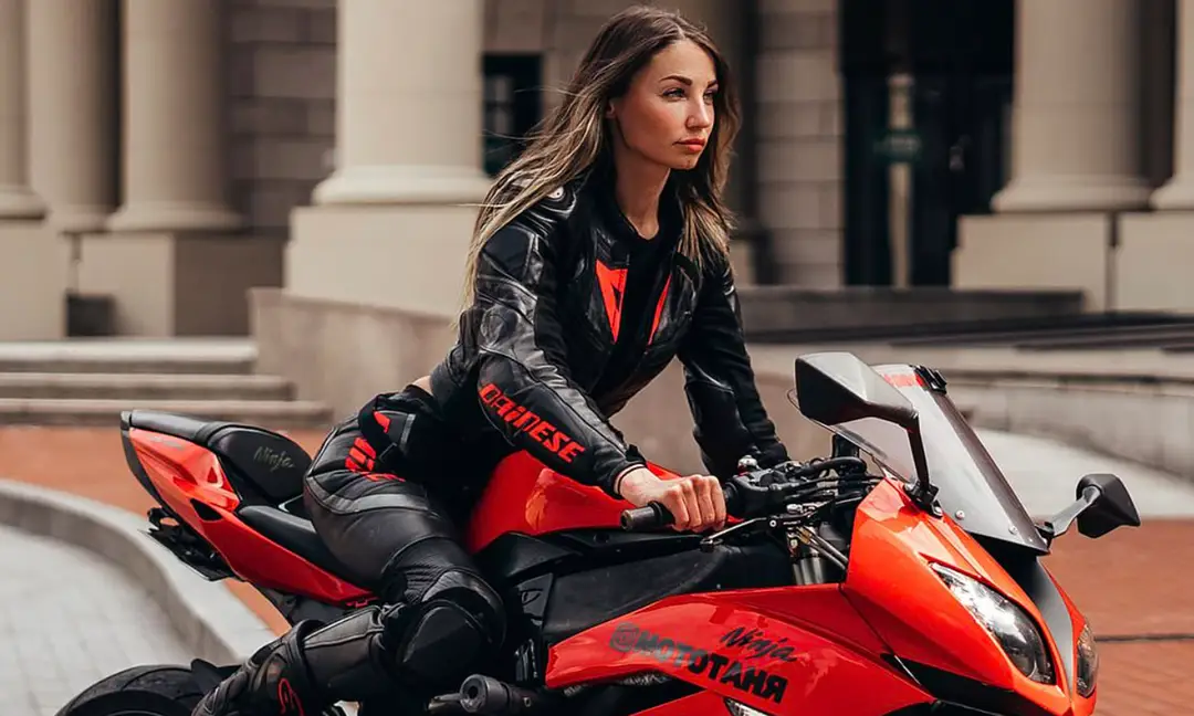 Tatiana so svojou motorkou.