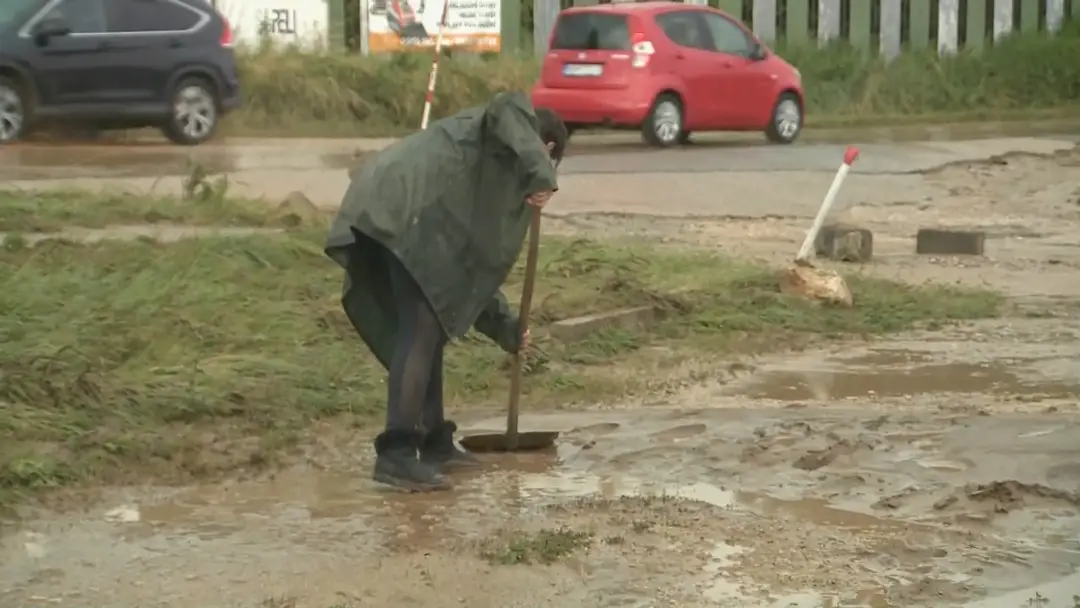 Nitrou sa prehnali silné búrky. 