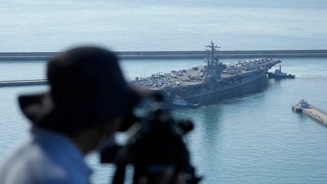 Americká lietadlová loď USS Ronald Reagan priplávala do juhokórejského prístavu Pusan.
