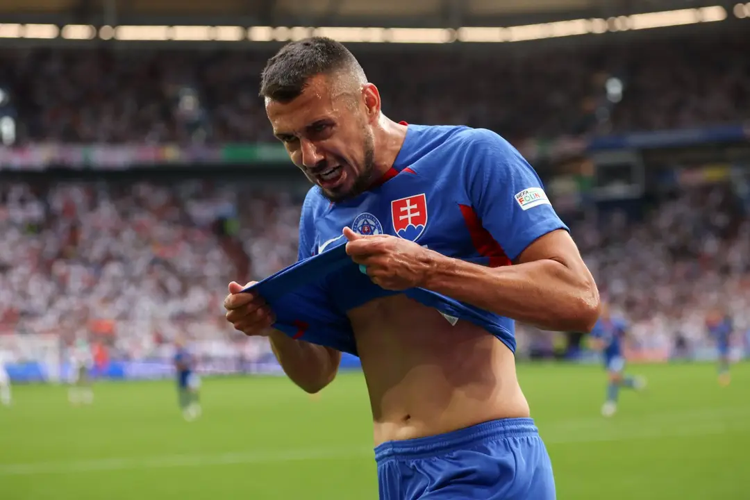 Ivan Schranz oslavuje gól proti Anglicku v osemfinále ME 2024.