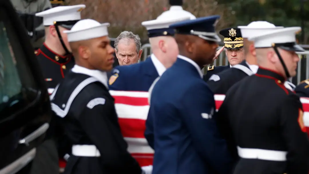 George Bush ml. na pohrebe otca.