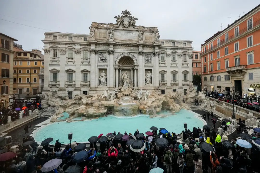 Znovuotvorenie Fontány di Trevi