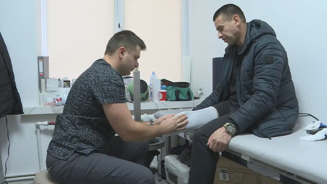 Prišli o končatiny, no dušou sú nezlomní. Štáb TV Markíza bol v ukrajinskej dielni na výrobu protéz