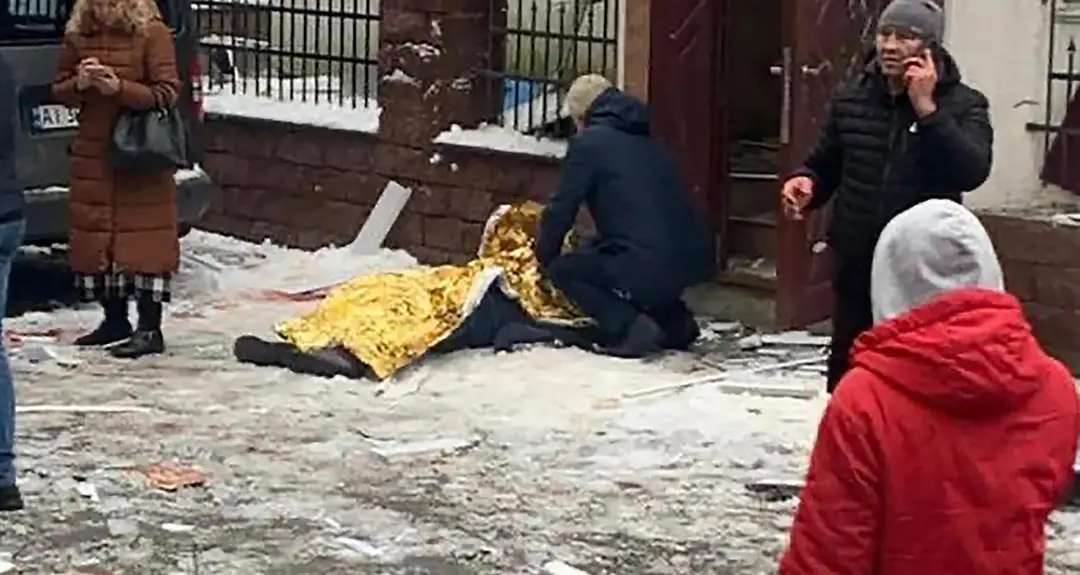 Mŕtve telo po ruskom raketovom útoku.