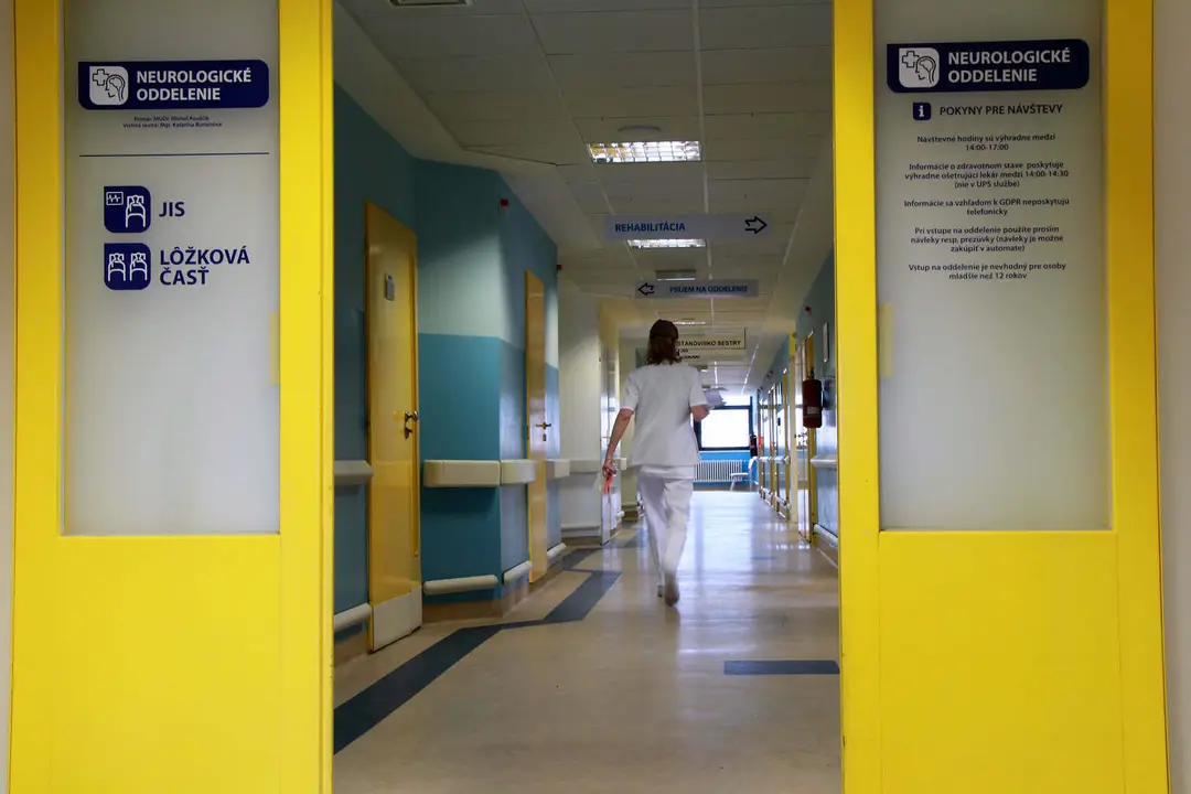 Na snímke chodba v Liptovskej nemocnici s poliklinikou MUDr. Ivana Stodolu.