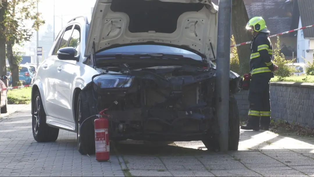 Policajti vyšetrujú opitého zubára, ktorý poškodil viacero áut
