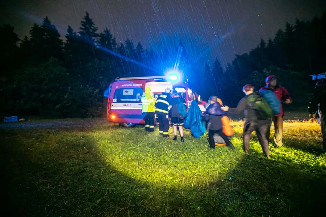 Evakuácia detské tábora pre búrky v Česku