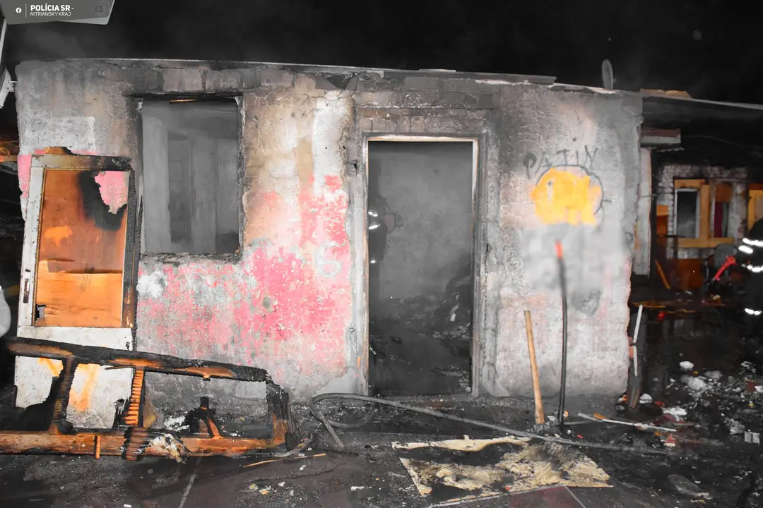 Nemali šancu ujsť. Oheň, ktorý pri Leviciach usmrtil matku a jej tri dcéry (†4, †6, †8), sa zrejme rozšíril z piecky