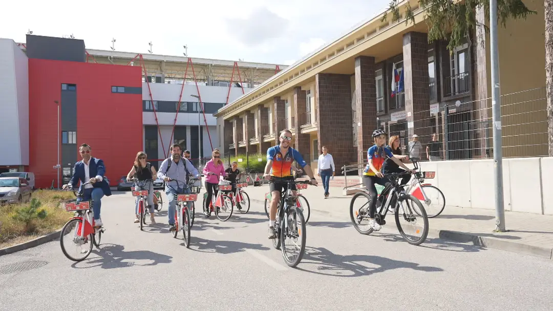 Účastníci cyklovýletu po Slovensku, Trenčín
