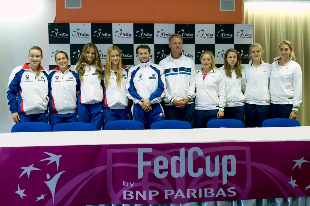 Na snímke slovenský a švédsky fedcupový tím