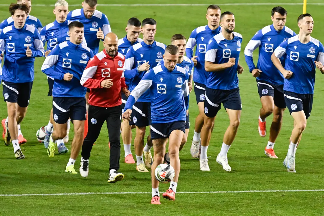 Slovenskí futbalisti sa pripravujú na zápas v Azerbajdžane.