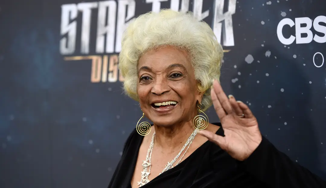 Na archívnej snímke z 19. septembra 2017 Nichelle Nicholsová prichádza na premiéru televízneho seriálu Star Trek Discovery! v Los Angeles.