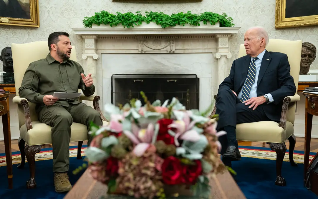 Ukrajinský prezident Volodymyr Zelenskyj a jeho americký náprotivok Joe Biden v Bielom dome. 