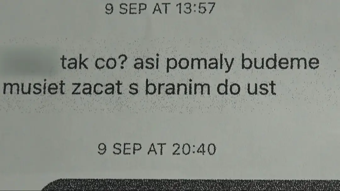Učiteľ písal žiakovi nevhodné správy