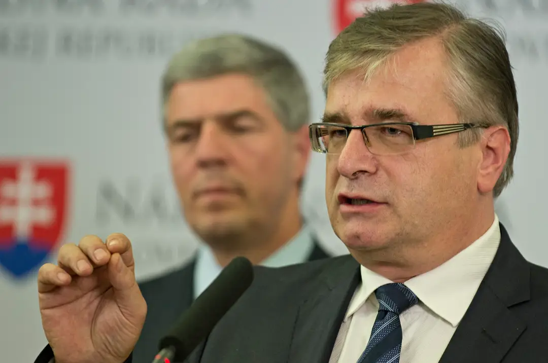 Na snímke vpravo poslanec NR SR za Most-Híd Ivan Švejna a vľavo predseda strany Most-Híd Béla Bugár 