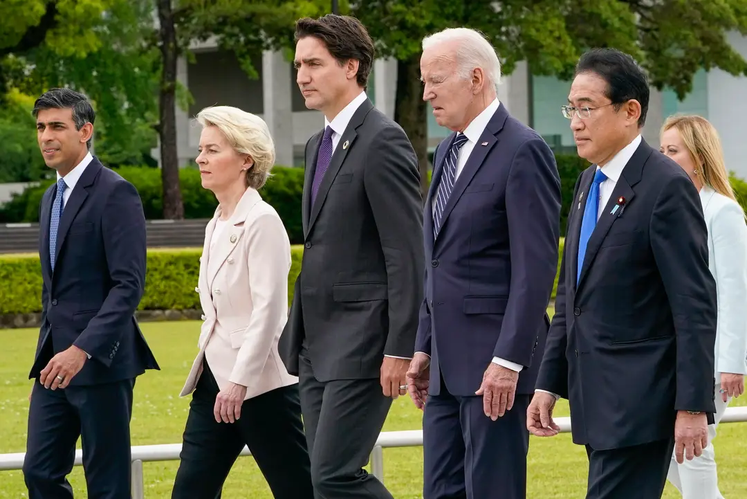 Na snímke Ursula von der Leyen, Justin Trudeau, Joe Biden, Fumio Kishida pred summitom G7.