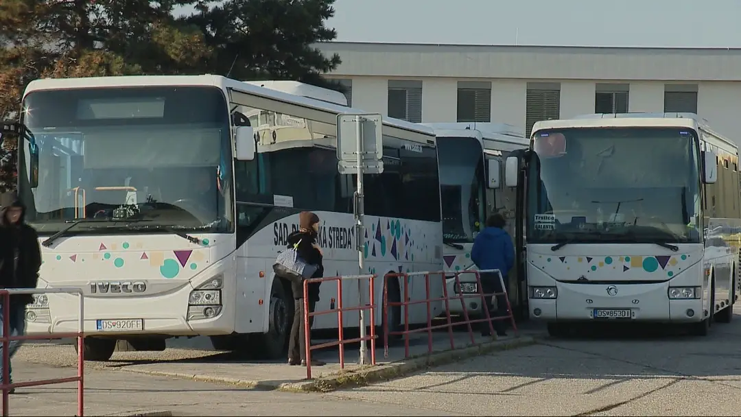 Ľuďom na západnom Slovensku hrozí, že im zrušia autobusy