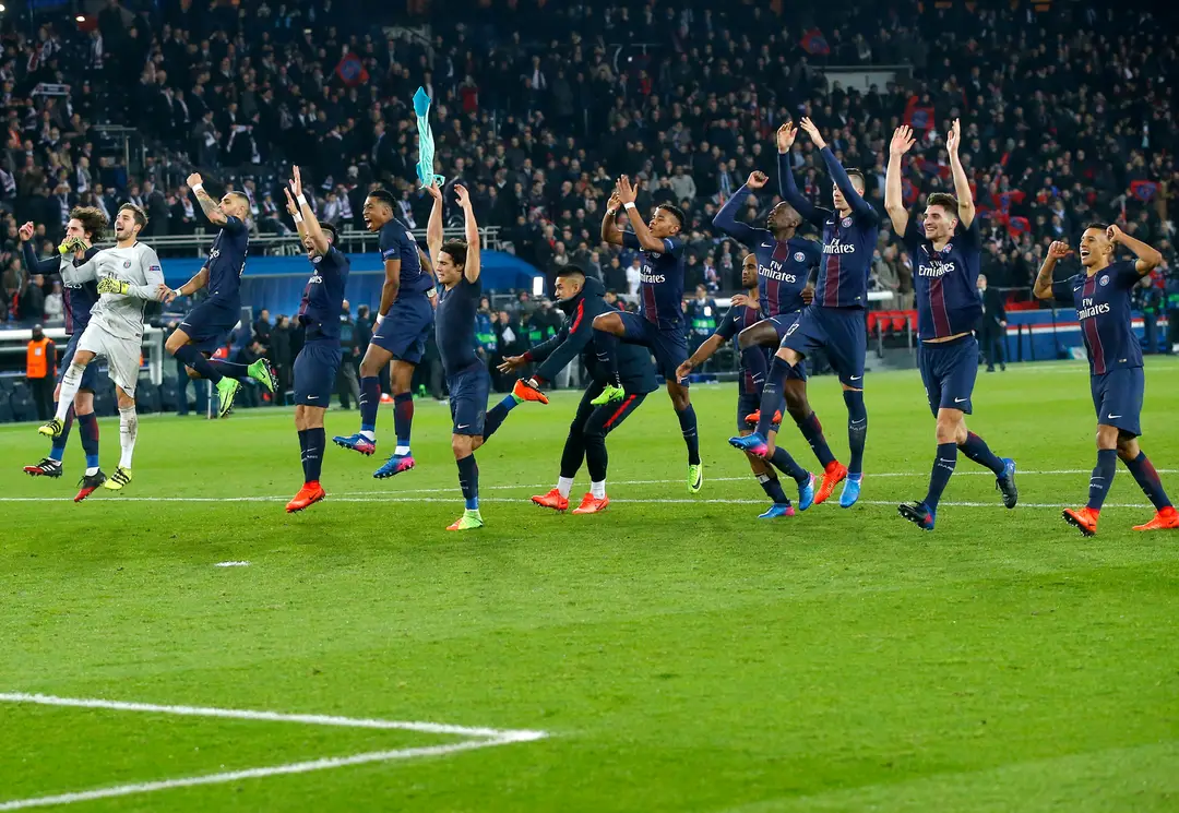 Nadšení hráči PSG po jasnom triumfe 4:0 nad Barcelonou v osemfinále LM.