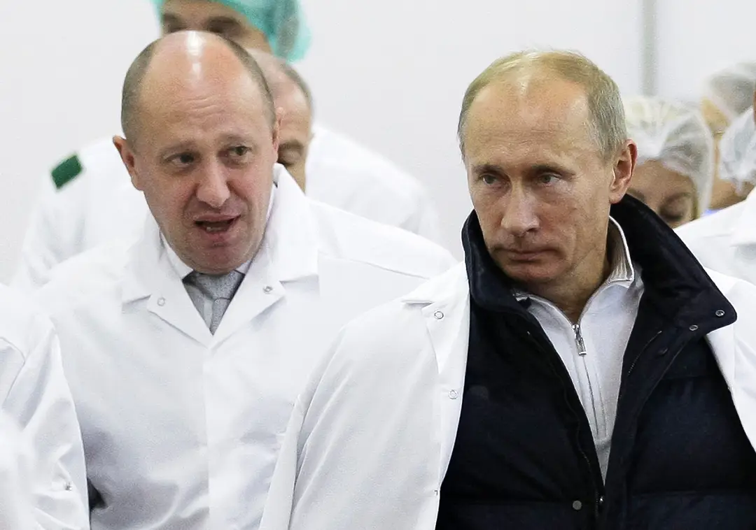 Ruský podnikateľ Jevgenij Prigožin (vľavo) a ruský prezident Vladimir Putin.