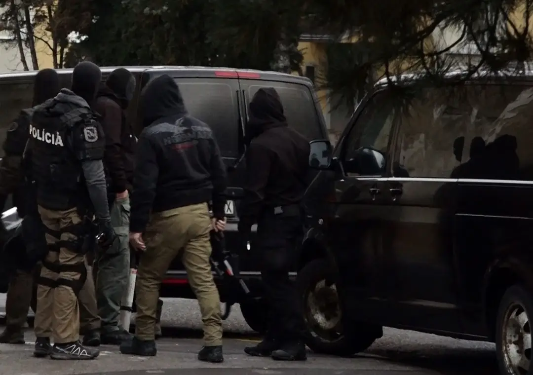 Polícia zachránila ženu uväznenú v dome