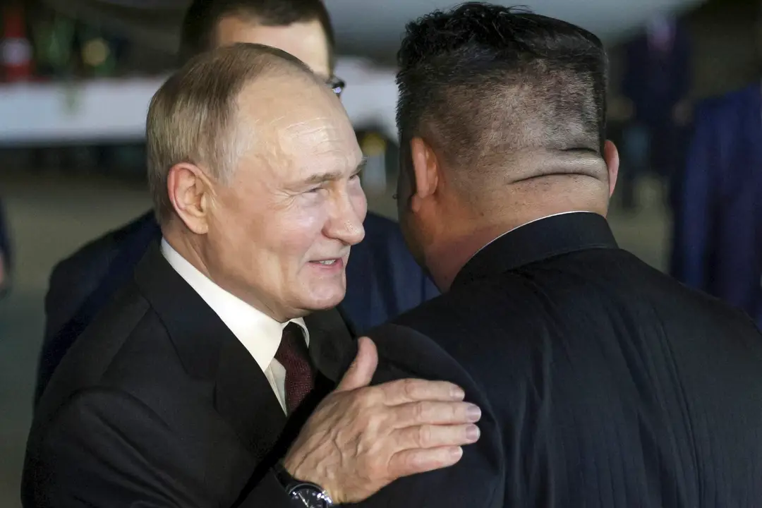 Na snímke ruský prezident Putin a líder KĽDR Kim Čong-un.