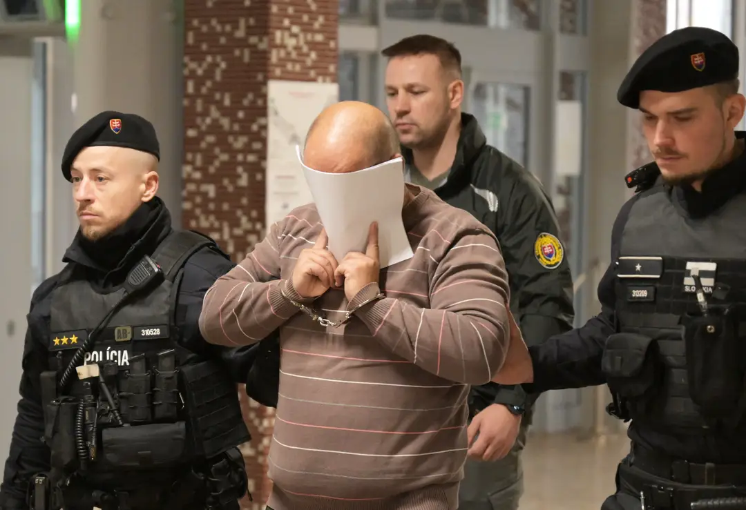 Policajta vinia zo zabitia muža v Košiciach.