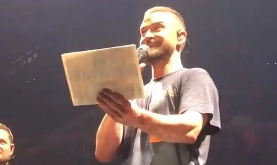 Justin Timberlake pomohol fanúšičke oznámiť, že čaká dieťa