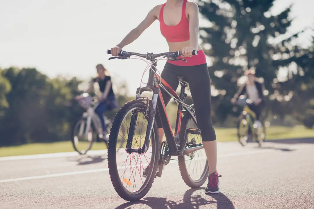Lekári varujú vášnivé cyklistky. Ničí vás to tam dole a ohrozuje milostný život