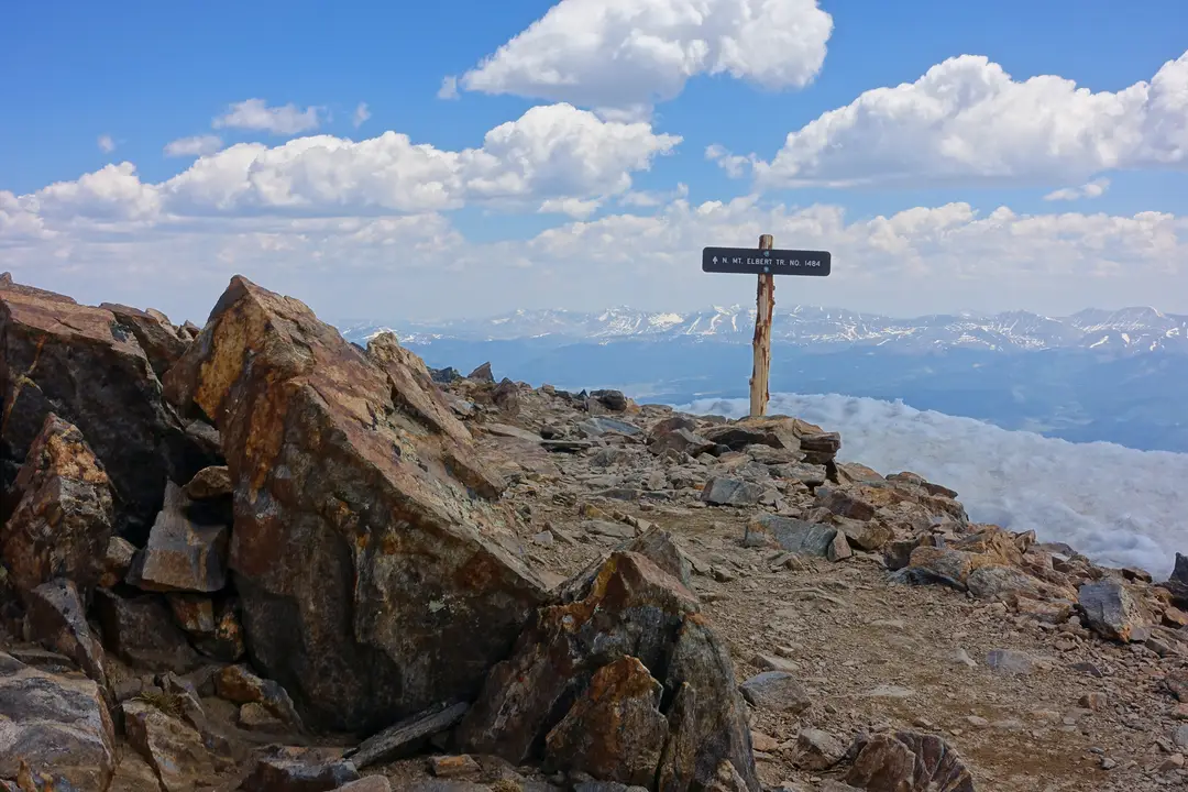 Turistický chodník na vrchu Mount Elbert.
