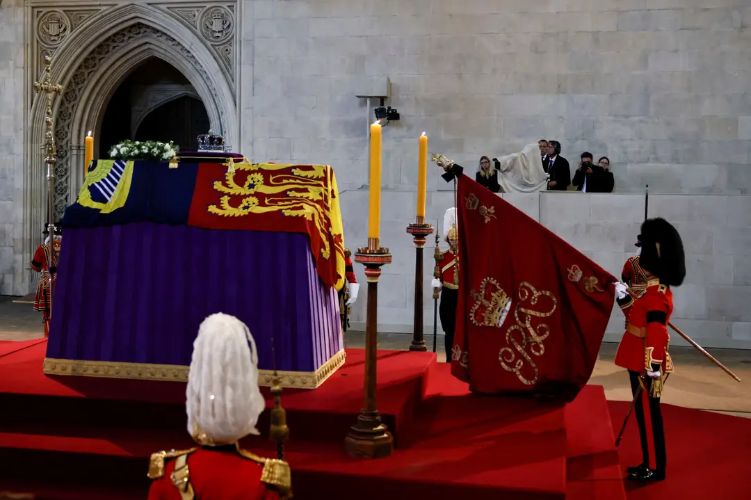 Rakva kráľovnej Alžbety II. vo Westminsterskom paláci