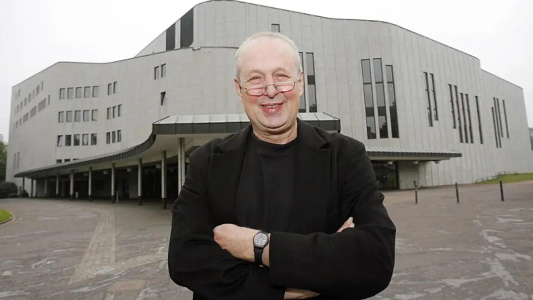 Rakúsky dirigent Stefan Soltész.