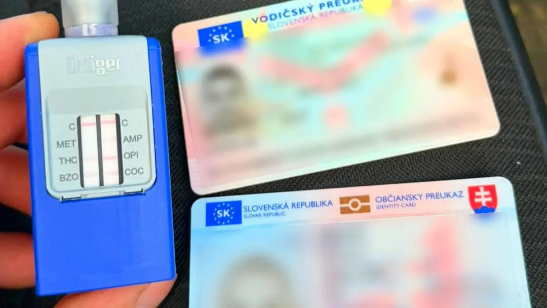 Vodič pod vplyvom drog jazdil s dieťaťom v aute