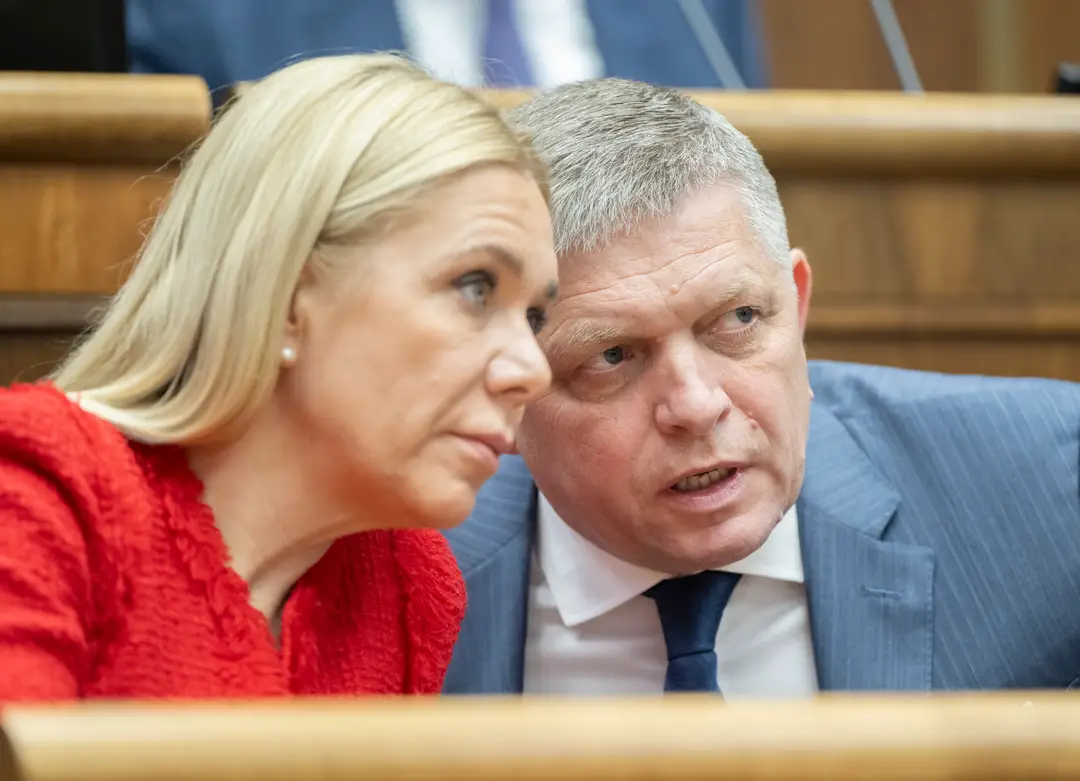 Premiér SR Robert Fico a ministerka hospodárstva SR Denisa Saková.