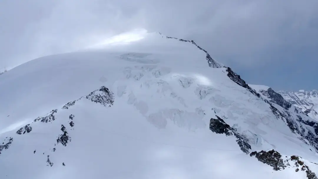 Vo švajčiarskych Alpách zahynuli štyria turisti.