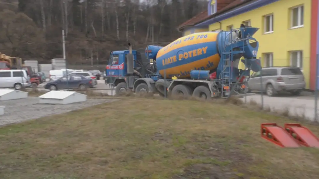 Areál betonársky, kde sa stal smrteľný úraz.