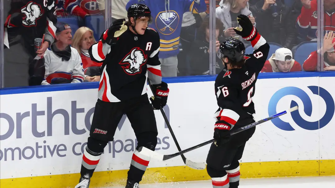 Tage Thompson oslavuje gól. (cropped)