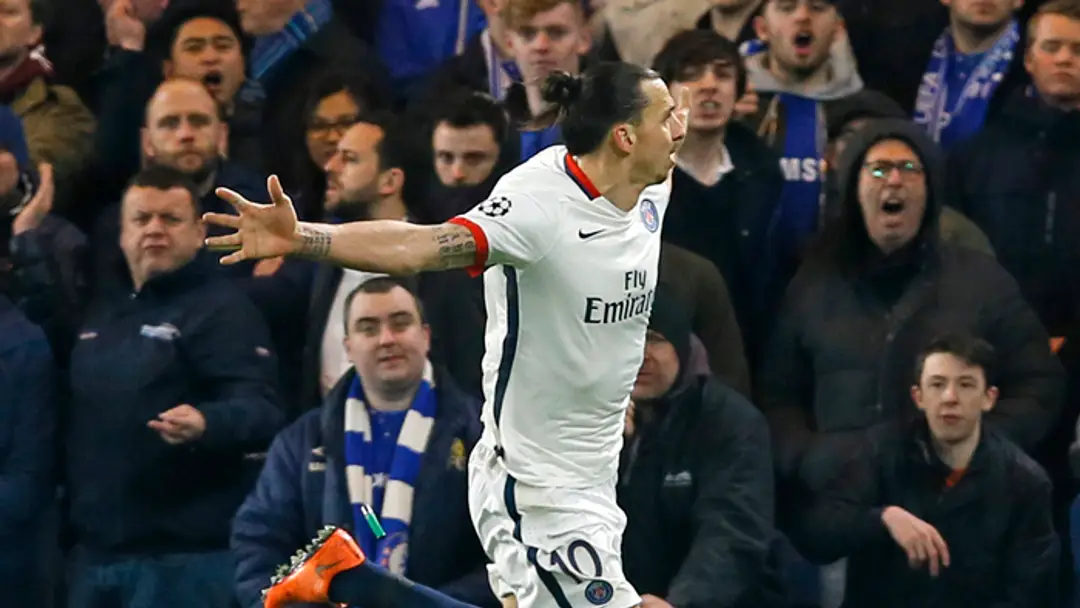 Zlatan Ibrahimovič oslavuje druhý gól proti Chelsea v odvete osemfinále LM proti Chelsea Londýn.