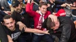 Fanúšikovia Liverpoolu a Sevilly sa pobili pred začiatkom finálového zápasu.