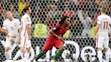 Tínedžer v drese Portugalska Renato Sanches sa teší po strelení vyrovnávajúceho gólu vo štvrťfinále ME proti Poľsku.
