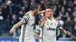 Paulo Dybala (vpravo) z Juventusu oslavuje svoj gól v odvete osemfinále LM proti Portu s Leonardom Bonuccim.