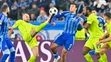 Na snímke štvrtý sprava Dávid Strelec (Slovan) a druhý zľava Josip Mišič (Dinamo) bojujú o loptu .