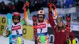  Petra Vlhová oslavuje na stupni víťaziek triumf v slalome žien Svetového pohára v alpskom lyžovaní žien v Levi.