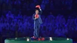 Japonský premiér Šinzo Abe  prevzal symbolickú štafetu počas záverečného ceremoniálu LOH v Riu.