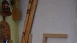 Hákový kríž, ktorý našli pri domovej prehliadke v byte Martina R. v Banskej Bystrici.